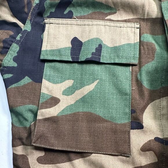 EUC US Army Women’s BDU Woodland Camo Button Jacket Adjustable - Size Small - Picture 7 of 9